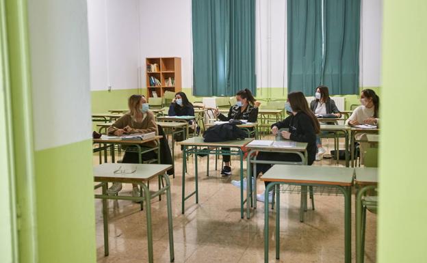 Todos los alumnos cántabros deberán llevar mascarilla en clase a partir de Primaria