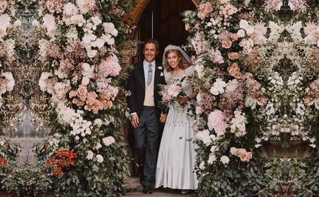 La historia detrás del vestido de novia y la tiara de Beatriz de York en su boda con Edoardo Mapelli