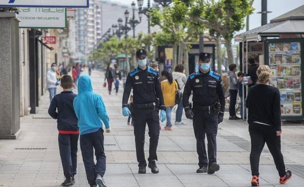 Apenas un centenar de multas por no usar la mascarilla y 150 por botellón en Santander