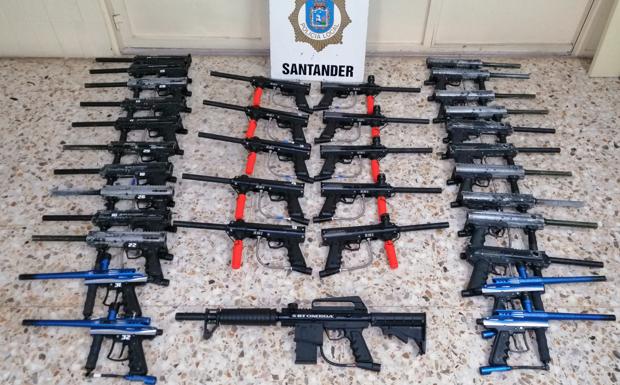 Identificado con 35 armas de 'paintball' para las que no tenía autorización