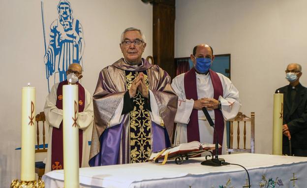 El Asilo de Torrelavega celebra un funeral en memoria de las víctimas de coronavirus