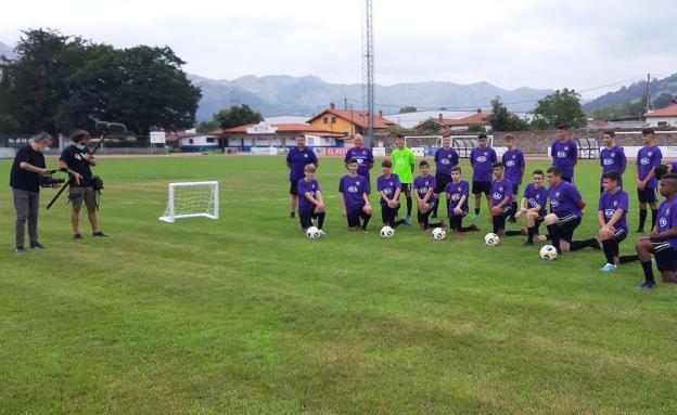 La Peña Gedío de Somahoz mete un gol por la escuadra en la UEFA