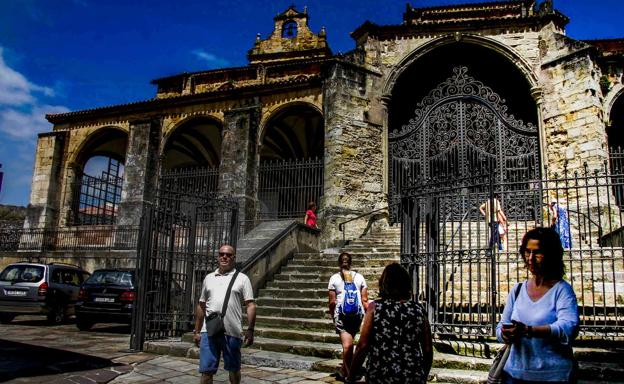 La renovación de la cubierta de la iglesia de Santa María de Laredo comenzará este año