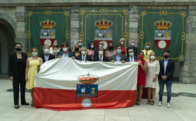 Cuenta atrás para el Día de las Instituciones con la entrega de la bandera de Cantabria a Reocín