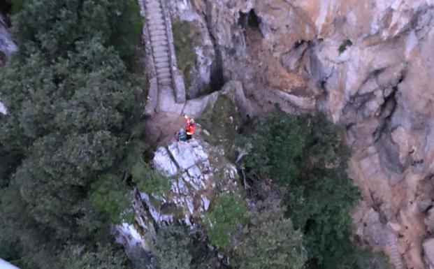 Rescatado un joven con síntomas de agotamiento en el Faro del Caballo