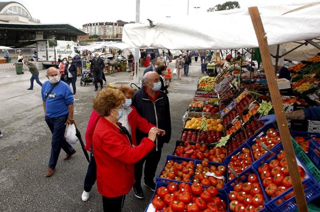 El equipo de gobierno de Torrelavega insiste en la idea de un mercadillo en el centro el fin de semana