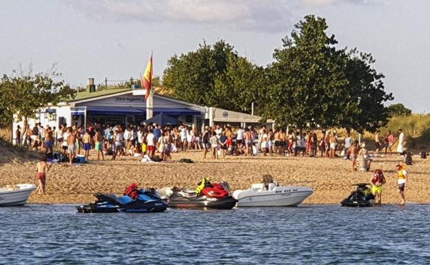 La Guardia Civil disuelve otro botellón en El Puntal y pone más de 30 denuncias