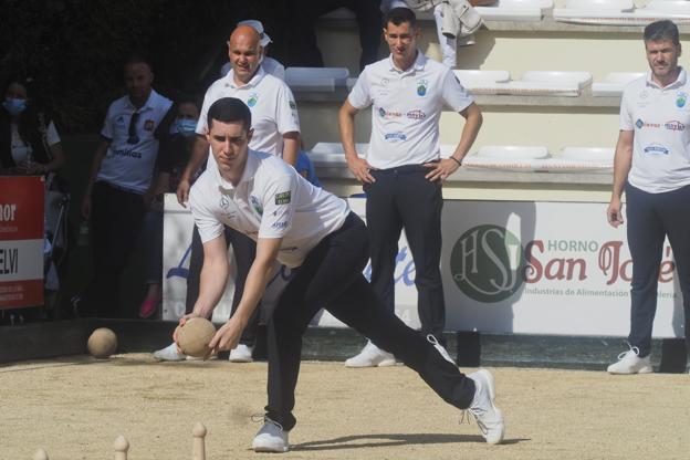 Peñacastillo y Ribamontán se juegan el primer título del curso