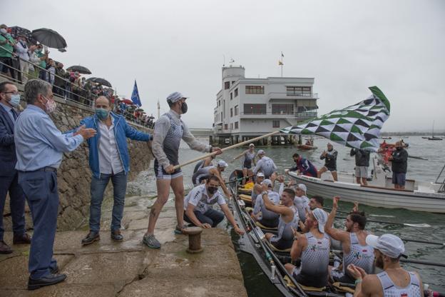 Pedreña reina en la bahía