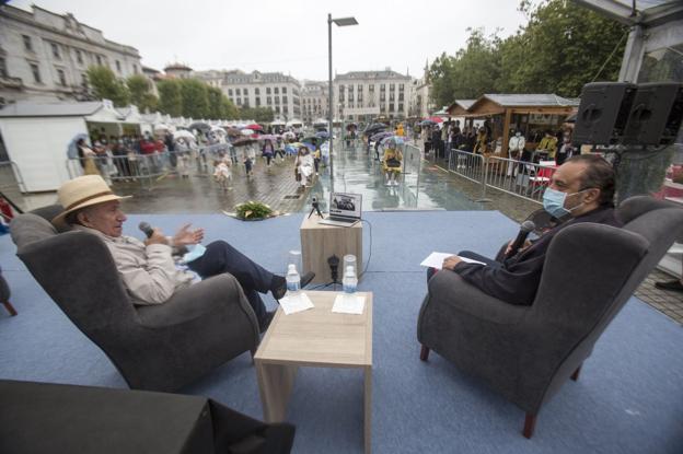 «En la escritura como en las caricaturas se plasma en el papel el alma de un personaje»