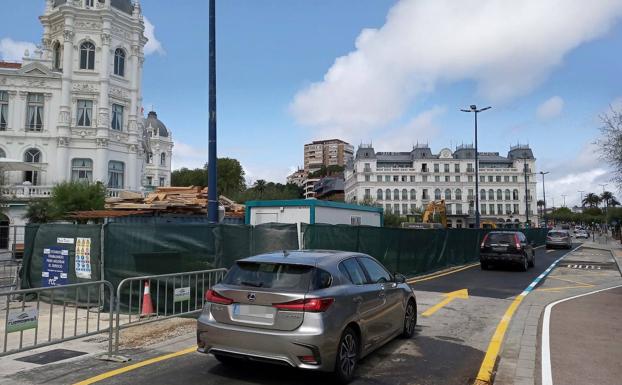 Reabierto el tráfico frente a la plaza de Italia en El Sardinero