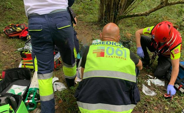 Fallece un motorista de 62 años durante una ruta por el Bosque del Remendón, en Guriezo