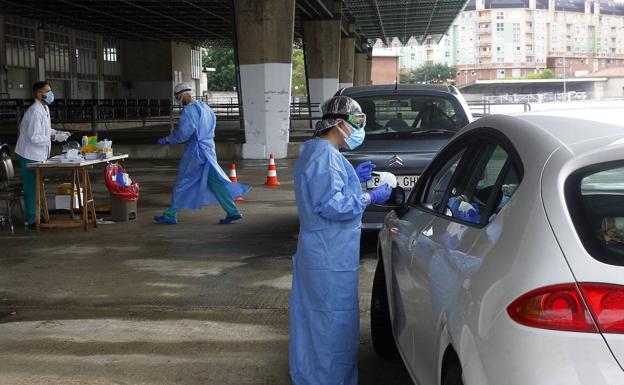 Cantabria se prepara para un agosto de riesgo tras el aumento de los contagios