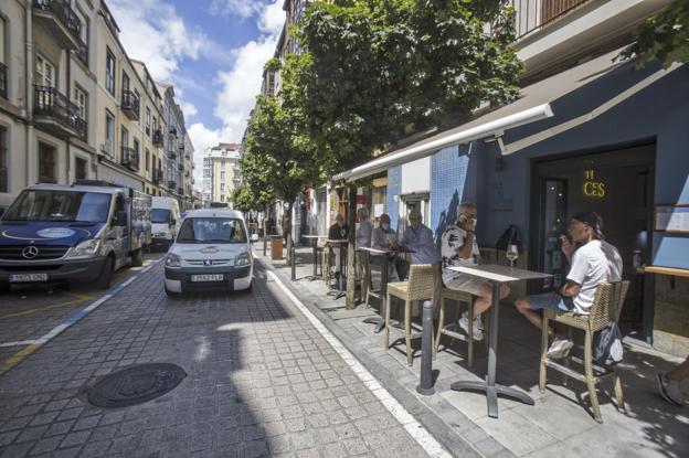 Los hosteleros de Peña Herbosa piden extender las terrazas a los aparcamientos