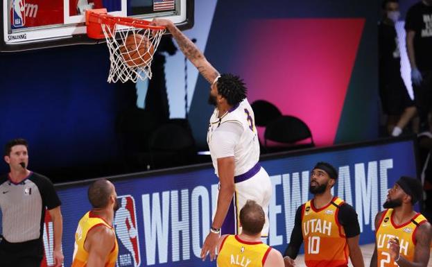 Anthony Davis fustiga a los Jazz