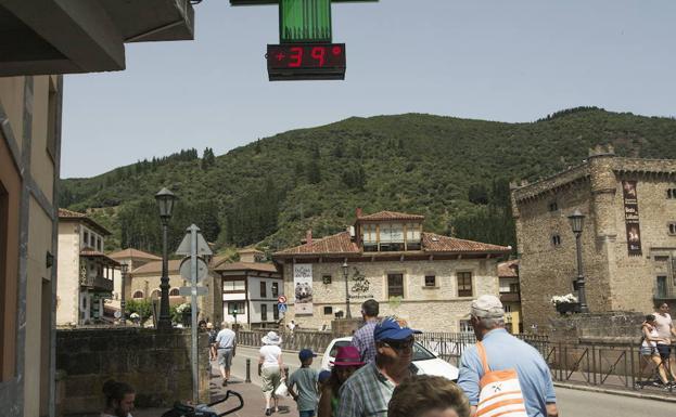 Este jueves arrecia el calor en Cantabria y el riesgo de incendio se vuelve «extremo» para los próximos días