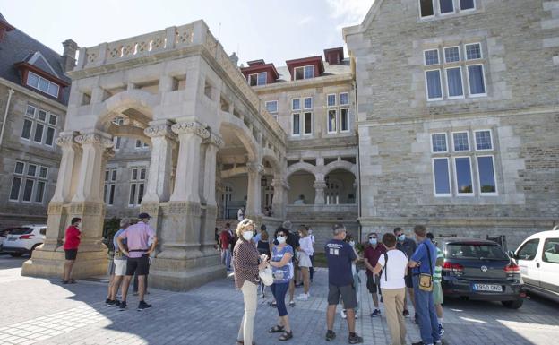 CC OO denuncia a la Inspección la «contratación irregular» de los 13 guías del Palacio de la Magdalena