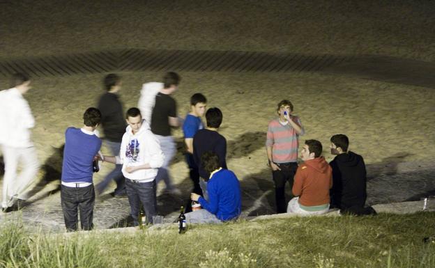 Más de la mitad de los estudiantes de Secundaria de Cantabria hace botellón