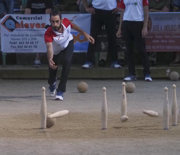 Peñacastillo mantiene la ventaja tras los pinchazos de sus perseguidores