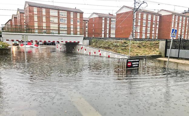 Las fuertes lluvias en Reinosa inundan la zona de Los Puentucos