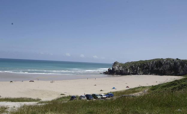 Miengo permite que los perros accedan de noche a las playas