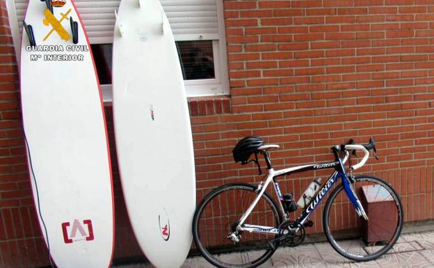 Detenido por robar material deportivo en un garaje de Cicero y ocultarlo en el centro cultural