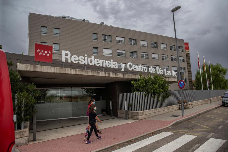 Valdecilla vuelve a restringir las visitas y reduce las consultas presenciales