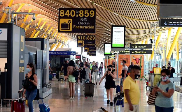 Los aeropuertos registran 7 millones de pasajeros en julio, un 76% menos