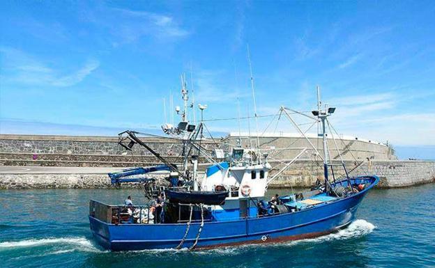 La Cofradía de Santoña ofrece su apoyo a la tripulación del Marhvin