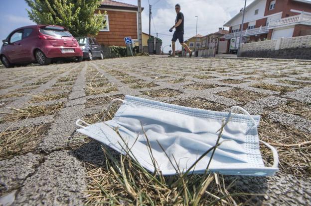 «Todos los días vemos mascarillas tiradas»