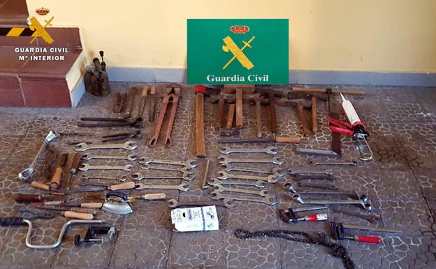 Detenido por robar herramientas de una vivienda de Los Corrales, cuando ya las tenía a la venta