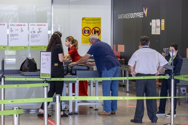 La pandemia adelgaza la oferta de vuelos del Seve Ballesteros y vacía los aviones