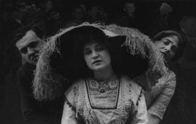 El 'lío' histórico de los sombreros femeninos