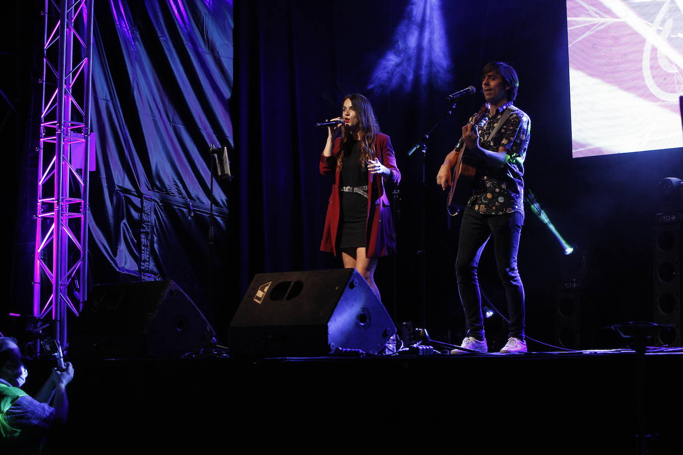 Gala solidaria a favor de AMAT en el ciclo 'Viva la Vida' de Torrelavega