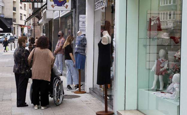 Los comercios de Torrelavega podrán sacar su género a la calle tras suspenderse la Feria del Stock