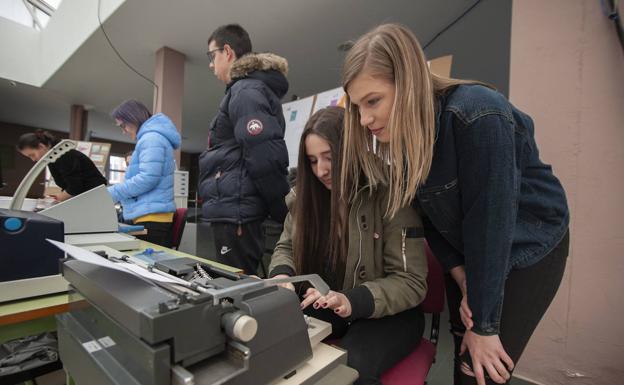 Un 44% de las ofertas de empleo de la región demandan titulación universitaria