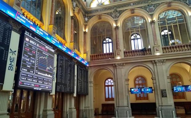 El Ibex comienza la semana al alza impulsado por las terapias contra la Covid