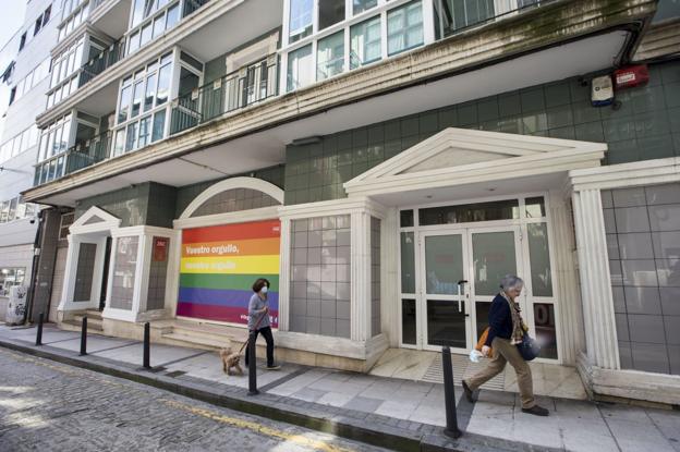 El PSOE consuma la venta de la sede de Bonifaz y comienza la mudanza a Vargas