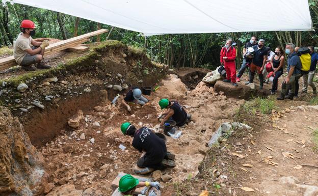 Hallan en La Garma un útil que aporta luz sobre la vida de los primeros cántabros