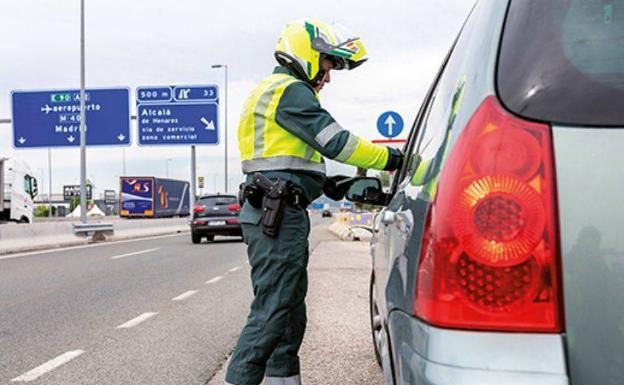 500 multas cada hora: las infracciones de tráfico más frecuentes entre los españoles