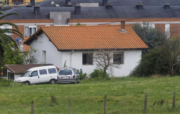 Los dueños de la casa de Ganzo denunciarán a los agentes que no desalojaron a los okupas