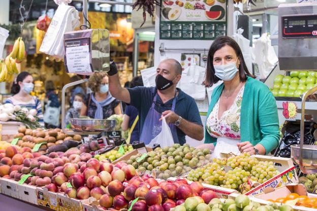 Santander repartirá 20.000 kits de mascarillas y gel y gastará 500.000 euros más en la limpieza de colegios