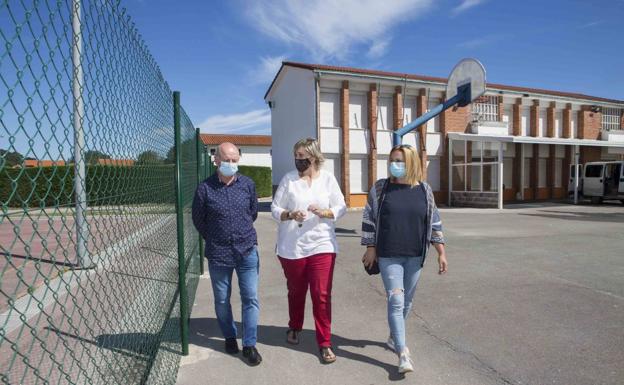 Camargo instala un nuevo vallado de seguridad en el colegio Arenas de Escobedo