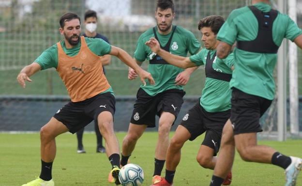 El Racing jugará ante la Real Sociedad y el Laredo sus primeros amistosos y lo hará sin público