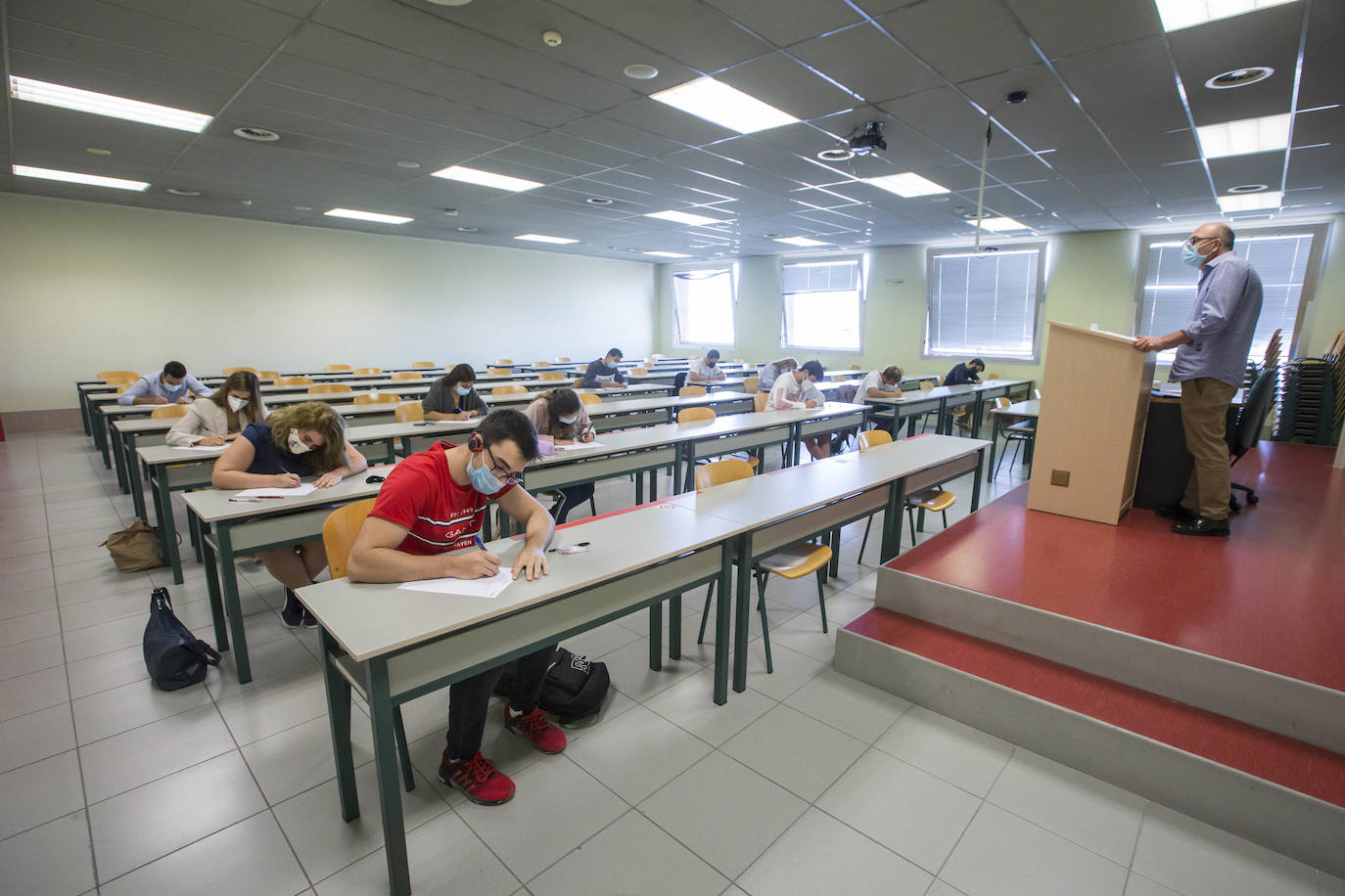 La UC espera a conocer la cifra final de matrículas para diseñar un curso «lo más presencial posible»