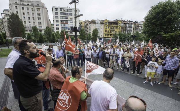 Los trabajadores de la empresa de recogida de basura de Santander amenazan con movilizaciones