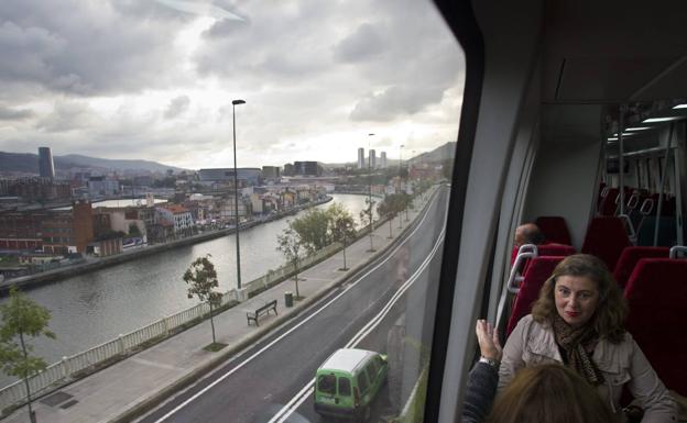 El Ministerio contrata el estudio informativo del tren Santander-Bilbao con posibles paradas en Castro y Laredo