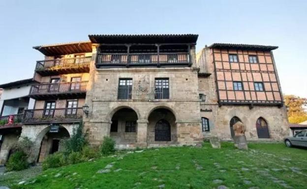 Las Casas del Águila y la Parra acogen desde este martes una muestra sobre su historia