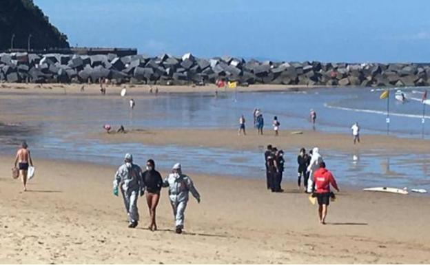 Detenida una mujer en San Sebastián cuando hacía surf siendo positivo en Covid