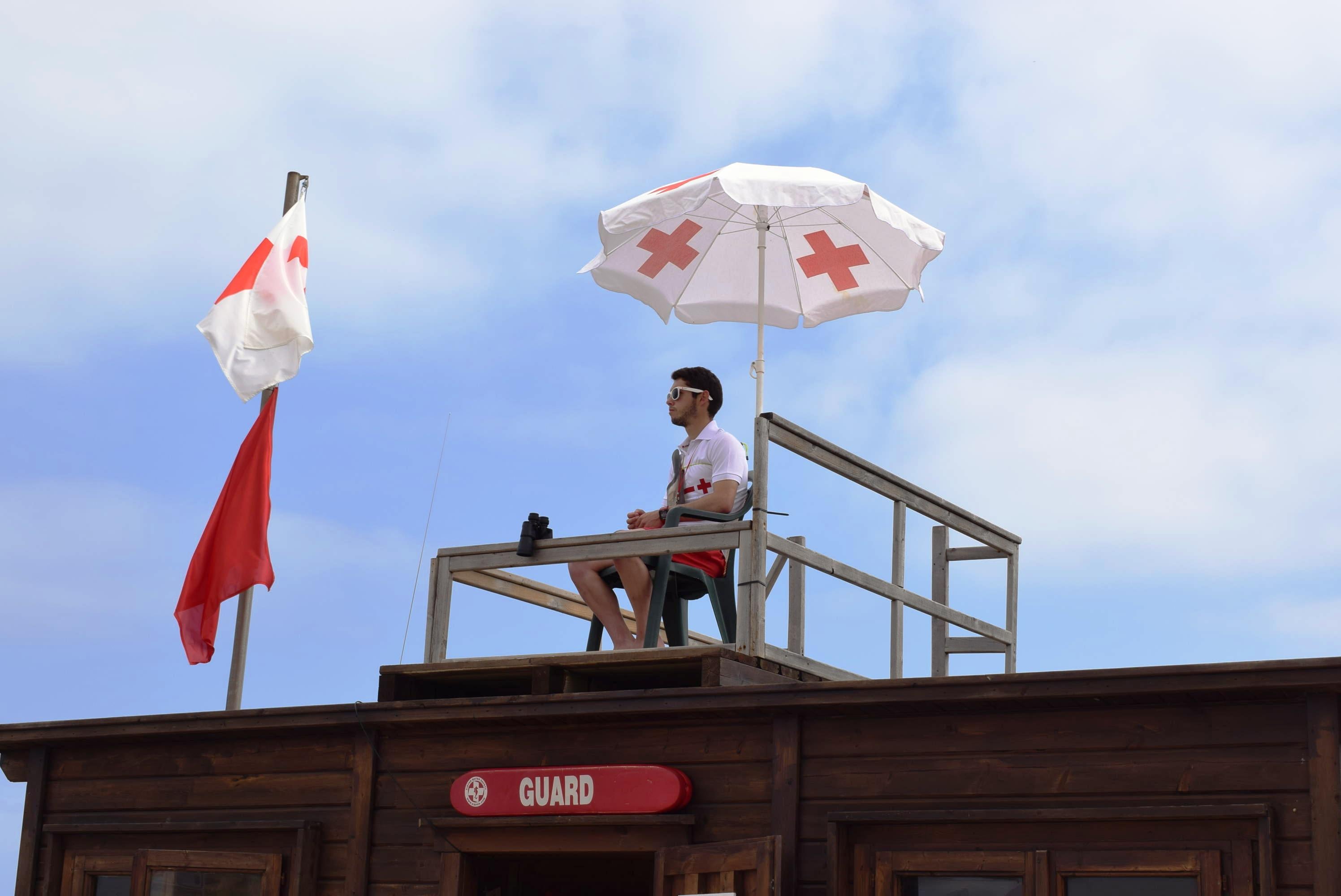 Cruz Roja ha realizado 53 rescates en las playas de Piélagos este verano, el doble que el año anterior